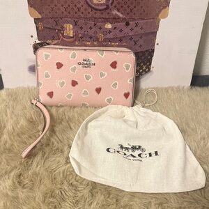 COACH Small Wristlet Clutch Leather With Heart Print Grey Pink Rare